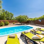 Villa Ira Lakhania